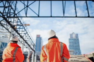 Bauleiter auf der Baustelle